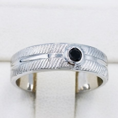 Or blanc 18 carats - Diamant Noir