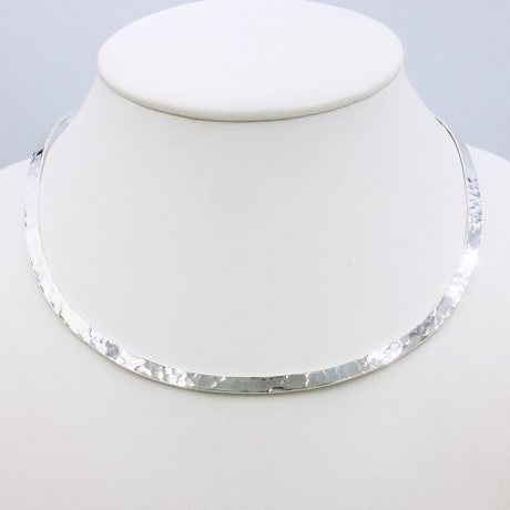 Collier martelé argent