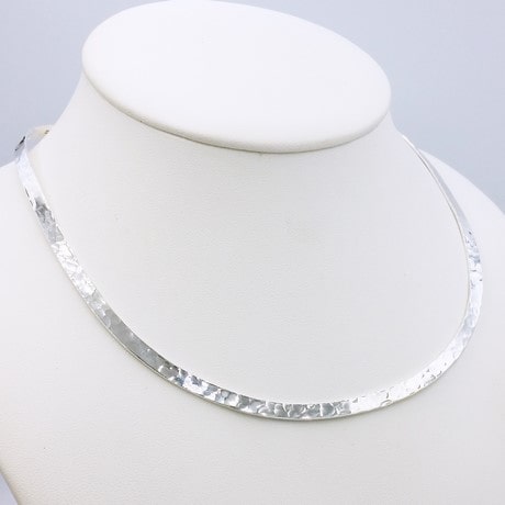 Collier martelé argent