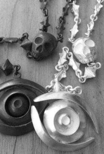 Collier oeil tete de mort en argent