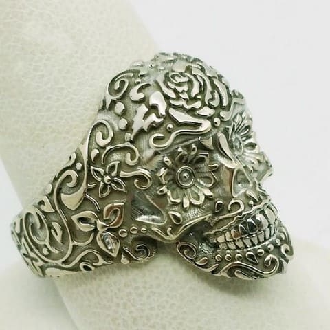 Bague tete de mort en or