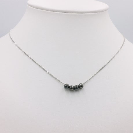 Collier avec perles en or noir