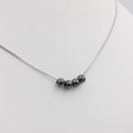 Collier avec perles en or noir