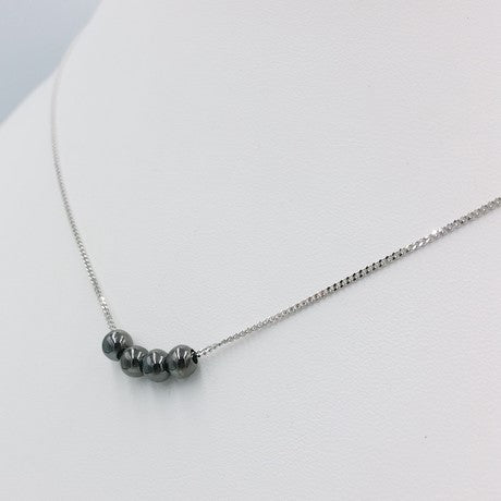 Collier avec perles en or noir