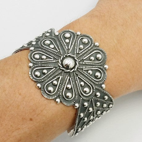 Bracelet fleur manchette