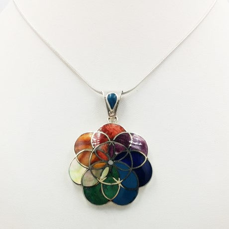 pendentif rosace de pierres