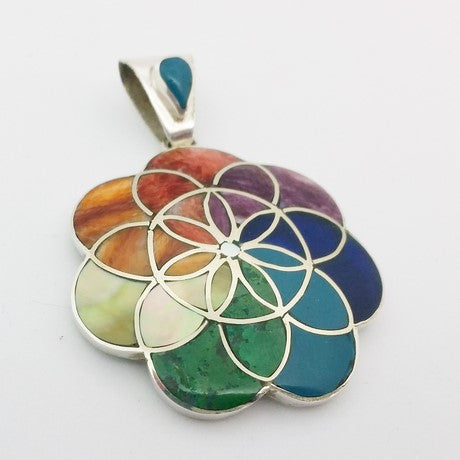 pendentif rosace de pierres